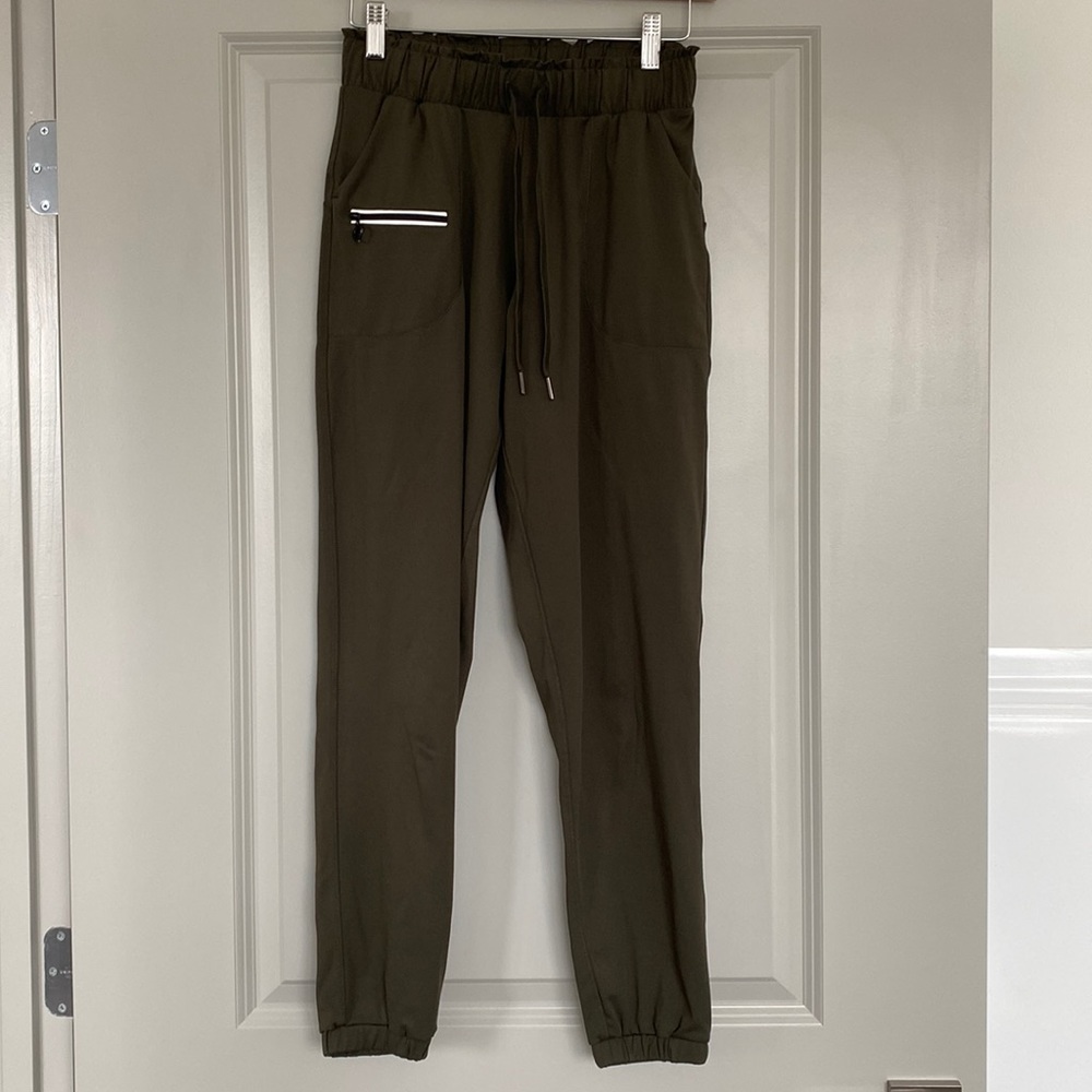 Women’s Joggers - Picture 3 of 9
